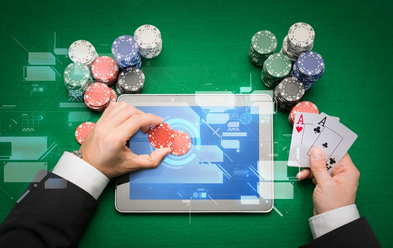 10813043-casino-poker-player-with-cards-tablet-and-chips.jpg