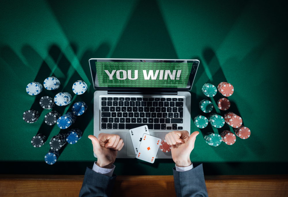 What is online poker mining and what are the benefits of using it on online casinos?